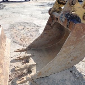 foto 19t excavator legs CAT M315D plates