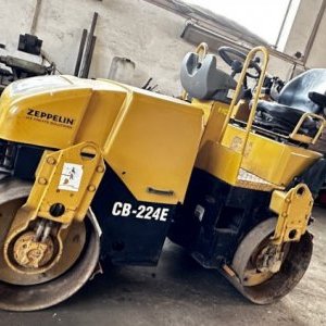 foto 2.6t roller CAT CB-224E