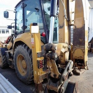 foto CAT 432 backhoe loader with plates