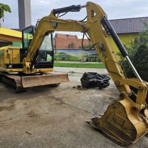 foto little used 5.5t mini excavator CAT 305.5 (China)