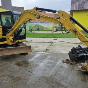 foto little used 5.5t mini excavator CAT 305.5 (China)