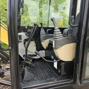 foto little used 5.5t mini excavator CAT 305.5 (China)