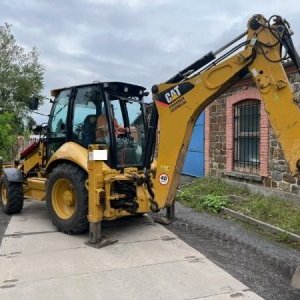 foto CAT 428E backhoe (plates)