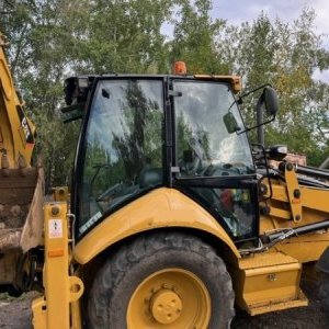 foto CAT 428E backhoe (plates)