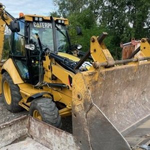 foto CAT 428E backhoe (plates)