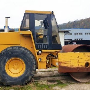 foto 15.6t/2.1m roller CAT CS583