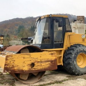 foto 15.6t/2.1m roller CAT CS583